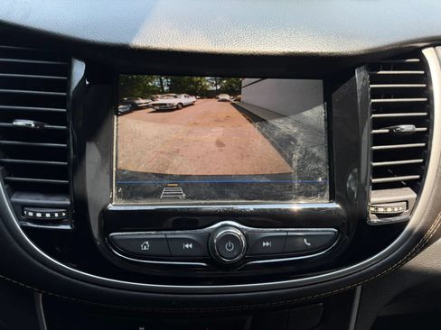 Used 2019 Chevrolet Trax LT w/ LT Convenience Package FWD image 27
