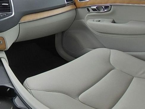 Used 2022 Volvo XC90 T5 Momentum w/ Climate Package AWD/4WD image 24