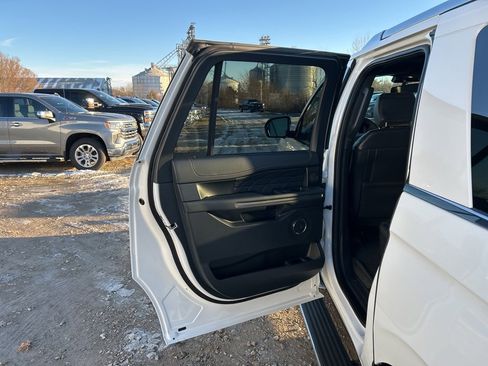 Used 2022 Ford Expedition Max Platinum image 17