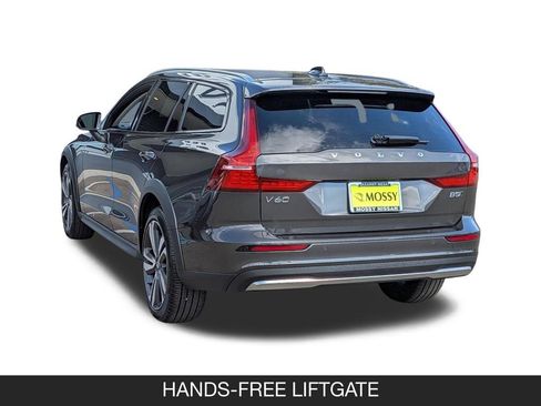 Used 2025 Volvo V60 B5 Cross Country Plus AWD/4WD image 7