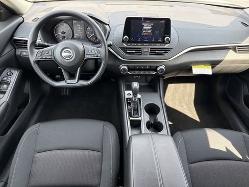 Certified 2025 Nissan Altima 2.5 S FWD image 4