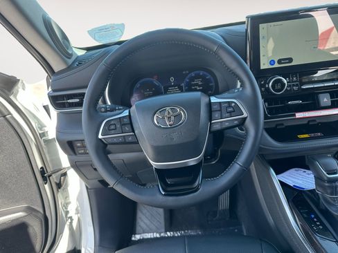 New 2026 Toyota Highlander Limited image 12