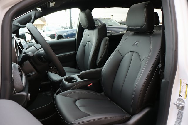 New 2026 Chrysler Pacifica Select AWD/4WD image 10