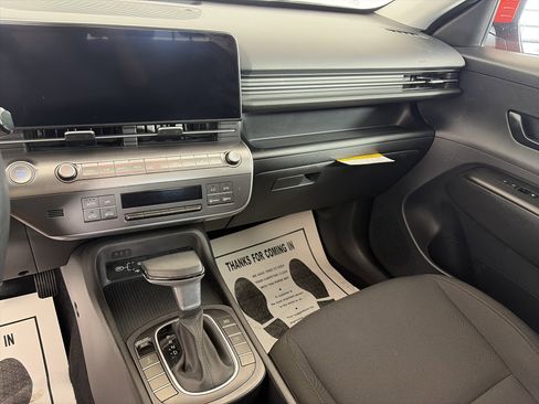 Used 2025 Hyundai Kona SEL AWD/4WD image 4