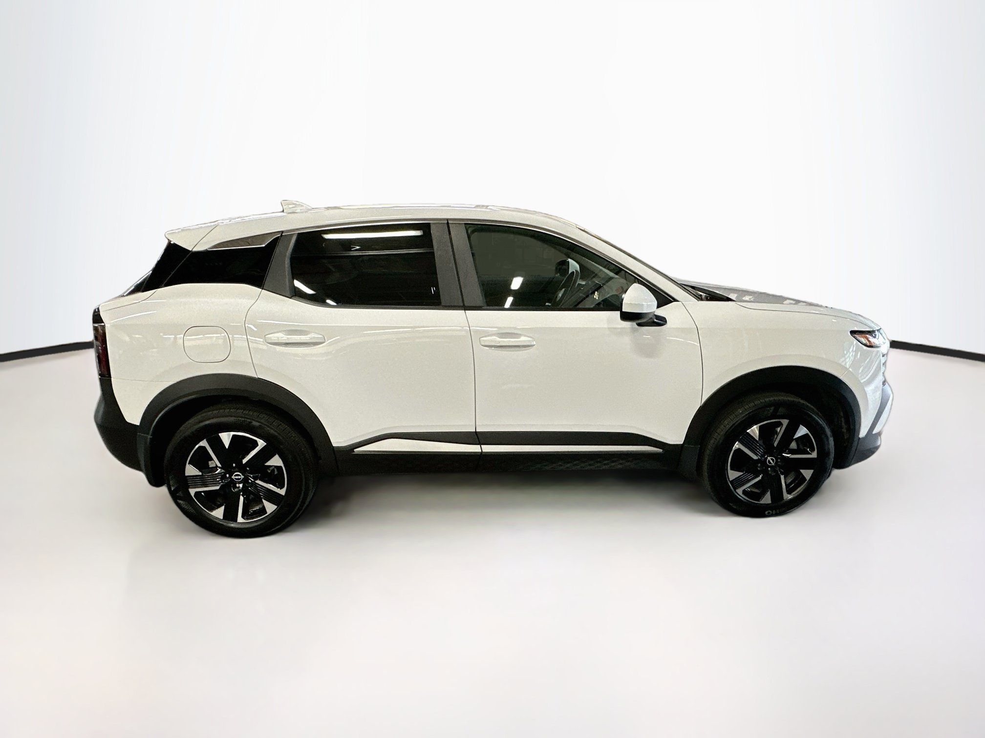 Used 2025 Nissan Kicks SV AWD/4WD image 10