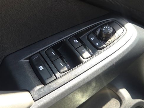 Used 2024 Subaru Crosstrek 2.0i image 17