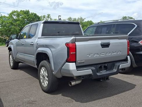 Used 2024 Toyota Tacoma SR5 AWD/4WD image 4