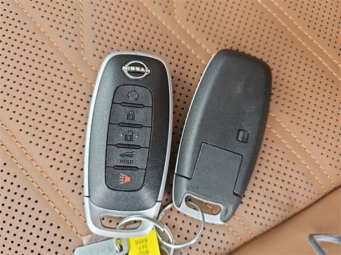 Used 2025 Nissan Pathfinder Platinum image 36