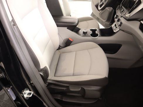 Used 2024 GMC Terrain SLE w/ Driver Convenience Package FWD image 12