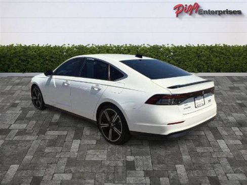 Used 2023 Honda Accord Sport image 2