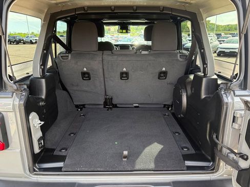 Used 2023 Jeep Wrangler Unlimited Sahara w/ LED Lighting Group AWD/4WD image 5