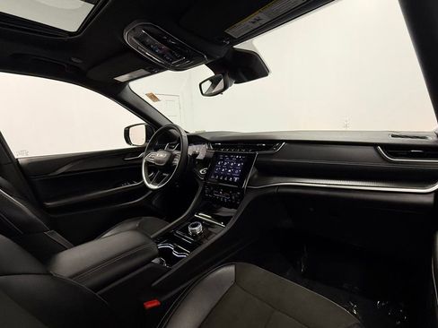 Used 2023 Jeep Grand Cherokee Altitude image 24