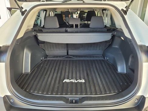 Used 2022 Toyota RAV4 LE AWD/4WD image 26