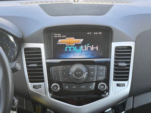 Used 2015 Chevrolet Cruze LT FWD image 3