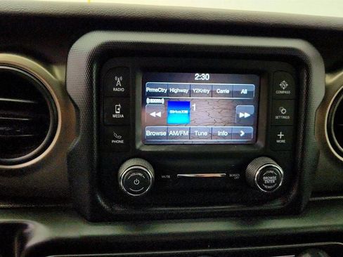 Used 2018 Jeep Wrangler Sport AWD/4WD image 18