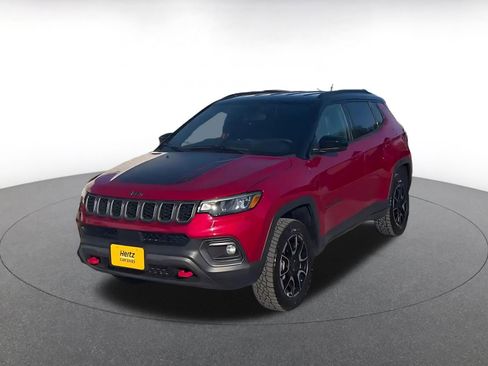 Used 2025 Jeep Compass Trailhawk image 4