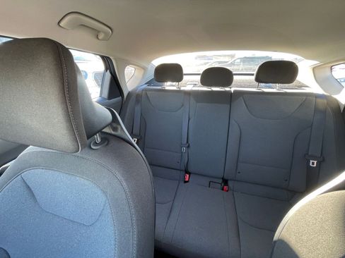 Used 2025 Kia K4 LXS image 39