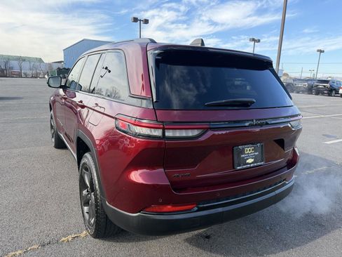 Used 2023 Jeep Grand Cherokee Altitude image 5