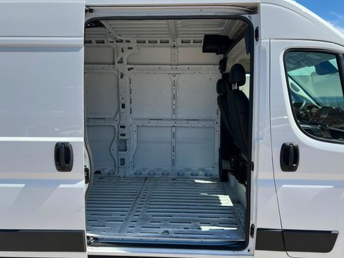 Used 2024 RAM ProMaster 2500 w/ Convenience Group FWD image 19