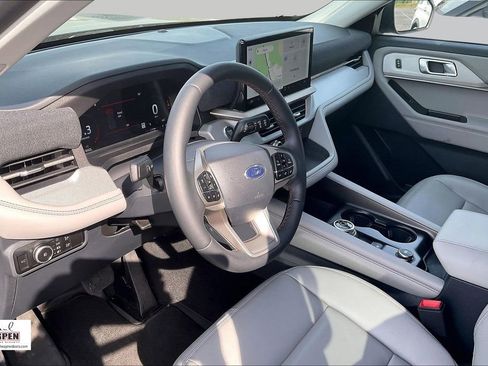 New 2026 Ford Explorer Active w/ Active Comfort Package RWD image 6