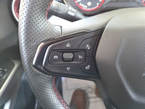 Used 2024 Chevrolet Trax RS w/ Sunroof Package image 9