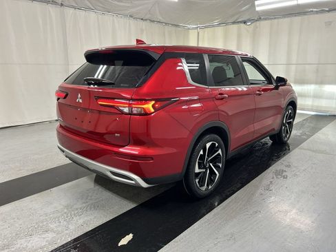Used 2023 Mitsubishi Outlander SE AWD/4WD image 2