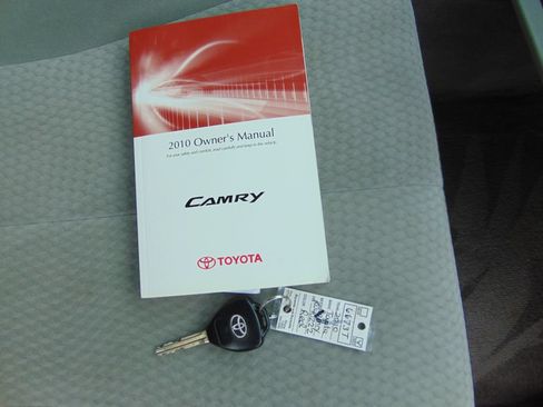 Used 2010 Toyota Camry LE FWD image 10
