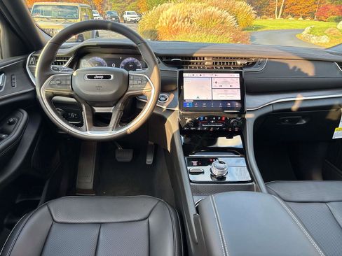 New 2025 Jeep Grand Cherokee L Limited w/ Luxury Tech Group II image 10