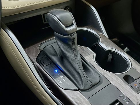 Used 2020 Toyota Highlander Limited image 17