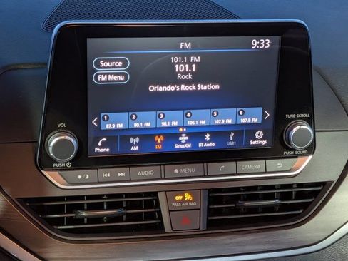 Used 2024 Nissan Altima 2.5 SV FWD image 18