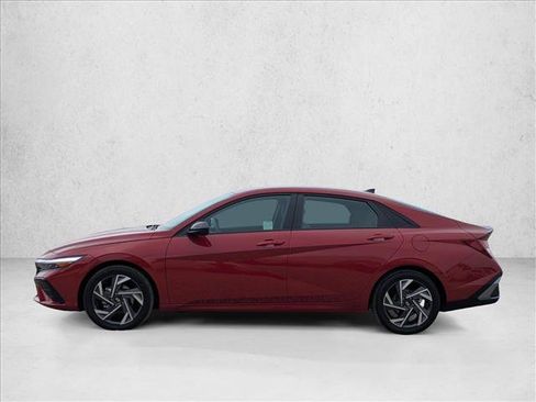 Certified 2025 Hyundai Elantra Sport FWD image 9