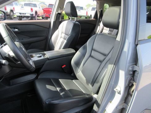 Used 2023 Nissan Rogue SV w/ SV Premium B Package AWD/4WD image 18
