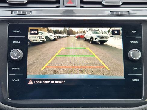 Used 2020 Volkswagen Tiguan SE image 13