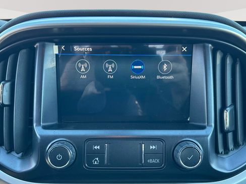 Used 2022 Chevrolet Colorado LT w/ LT Convenience Package image 9