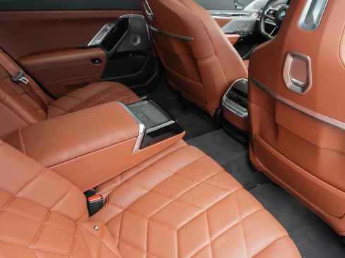 Certified 2023 BMW 760i xDrive w/ Luxury Rear Seating Package image 34