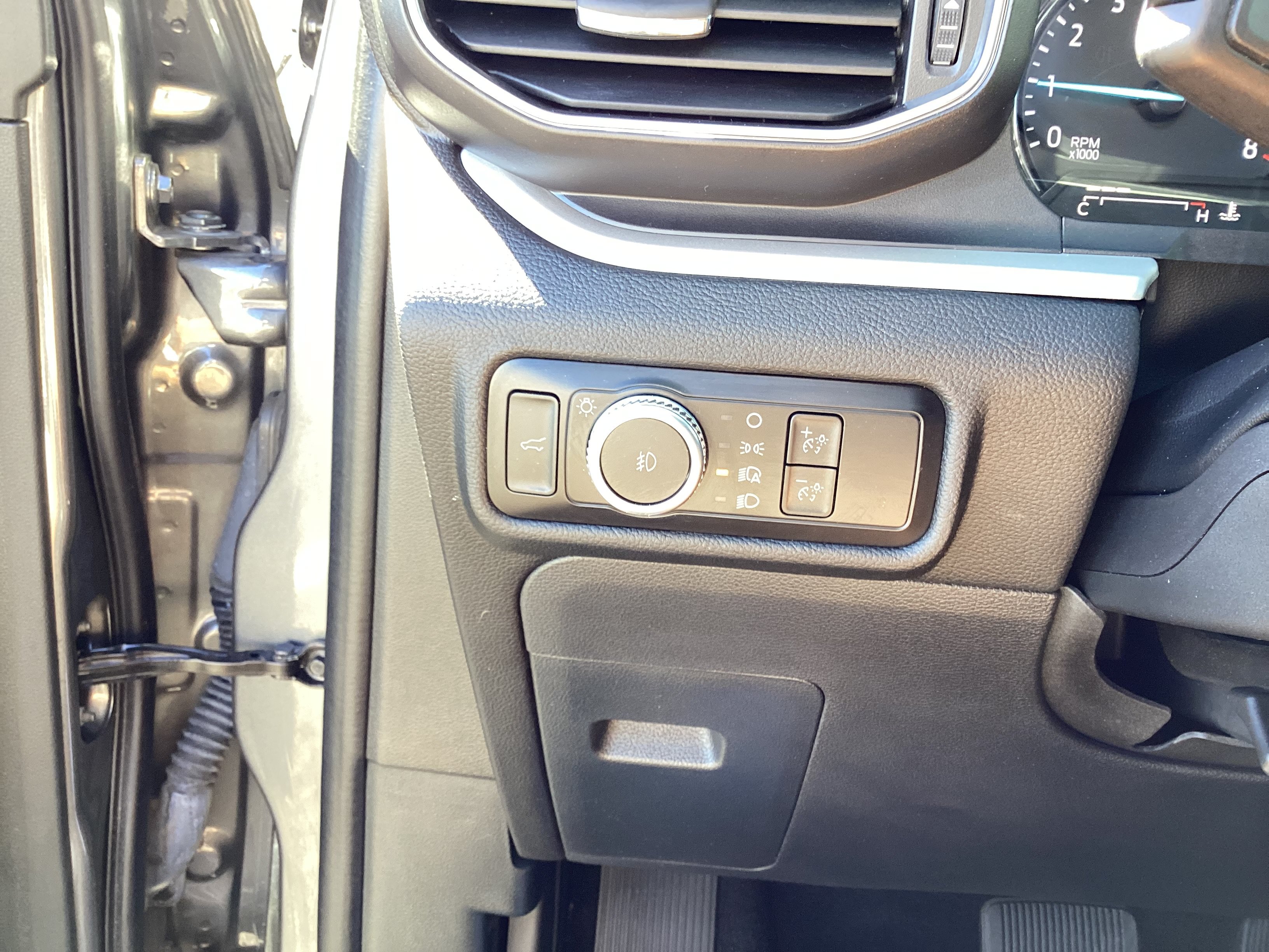 Used 2023 Ford Explorer XLT w/ Equipment Group 202A AWD/4WD image 15