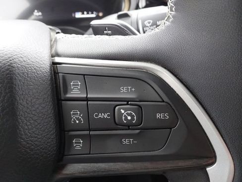 Used 2023 Jeep Grand Cherokee Limited w/ Luxury Tech Group II AWD/4WD image 20