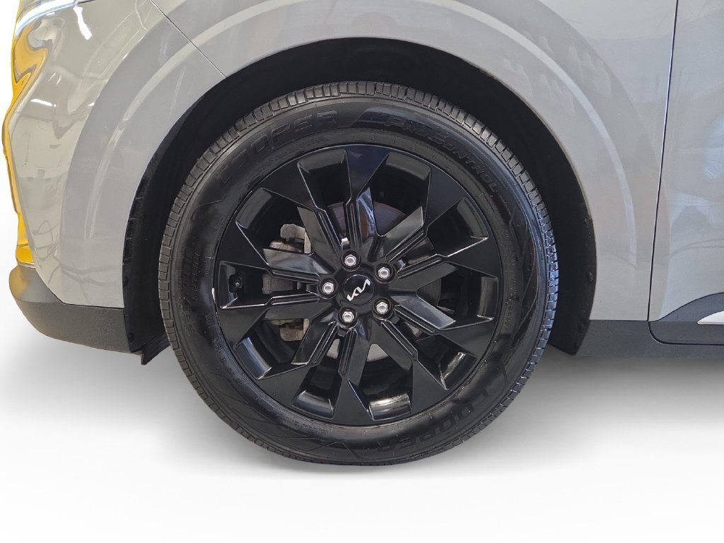 Used 2023 Kia Carnival SX Prestige FWD image 31