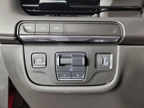 Used 2023 Cadillac Escalade Premium Luxury Platinum RWD image 32