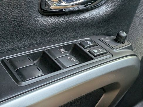 Used 2017 Nissan Titan SV image 25