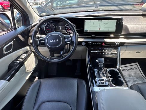 Used 2022 Kia Carnival EX FWD image 9