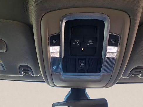 Used 2020 RAM 2500 Laramie w/ Chrome Appearance Group AWD/4WD image 38