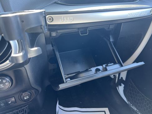 Used 2013 Jeep Wrangler Unlimited Sahara w/ Dual Top Group image 25