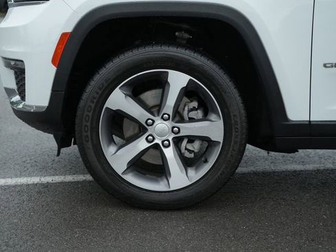 Used 2023 Jeep Grand Cherokee L Limited AWD/4WD image 11