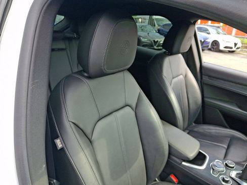 Used 2023 Alfa Romeo Stelvio Sprint AWD/4WD image 13