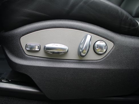 Certified 2026 Porsche Macan Turbo AWD/4WD image 27