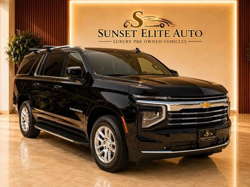 Used 2026 Chevrolet Suburban LT w/ Comfort Package RWD image 1