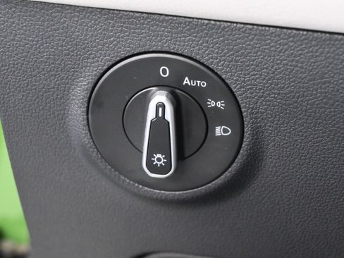 Used 2025 Volkswagen Taos SE FWD image 21