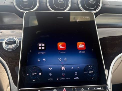 Used 2025 Mercedes-Benz GLC 300 4MATIC image 23