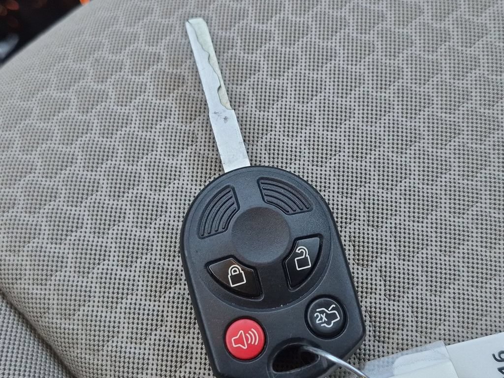 Used 2017 Ford Escape SE w/ Equipment Group 201A AWD/4WD image 32